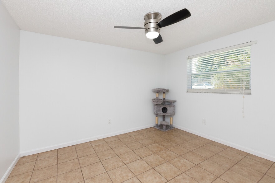 Building Photo - 1041 Jadewood Ave