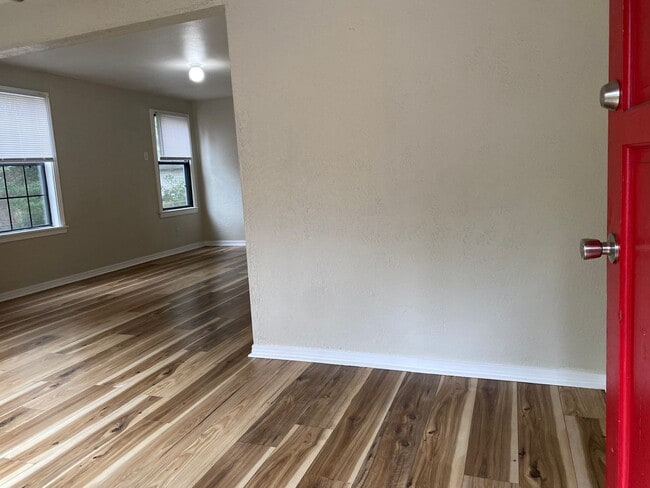 Building Photo - 2046 W 17th St