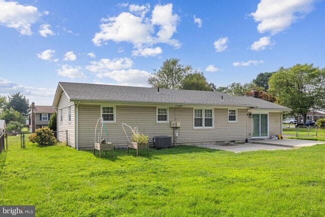 Building Photo - 718 Edwards Dr
