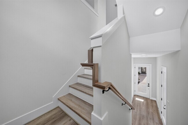 Building Photo - 2421 Harrington St