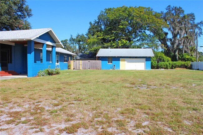 Building Photo - 1718 E Elm Rd