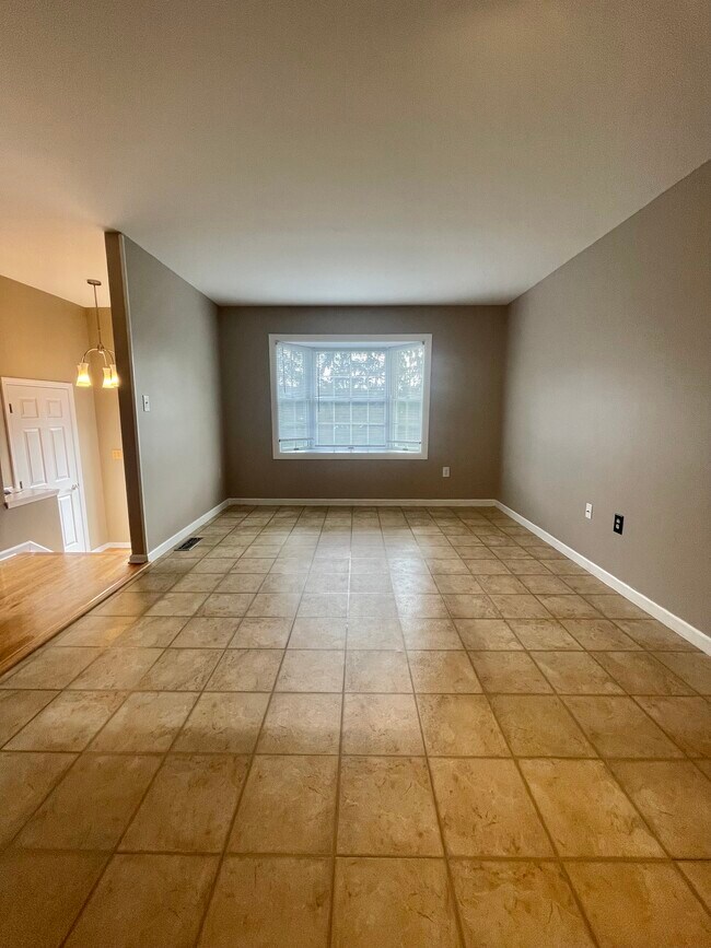 Building Photo - 23 Briarwood Way