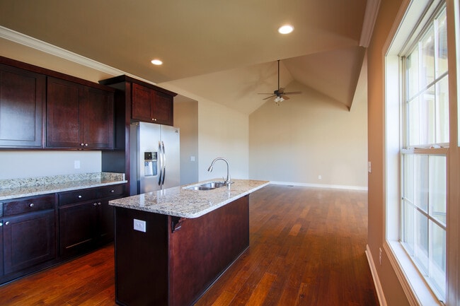 Building Photo - 374 Big Station Camp Blvd