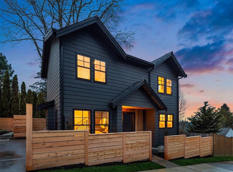 Exterior View - 4651 NE 70th St