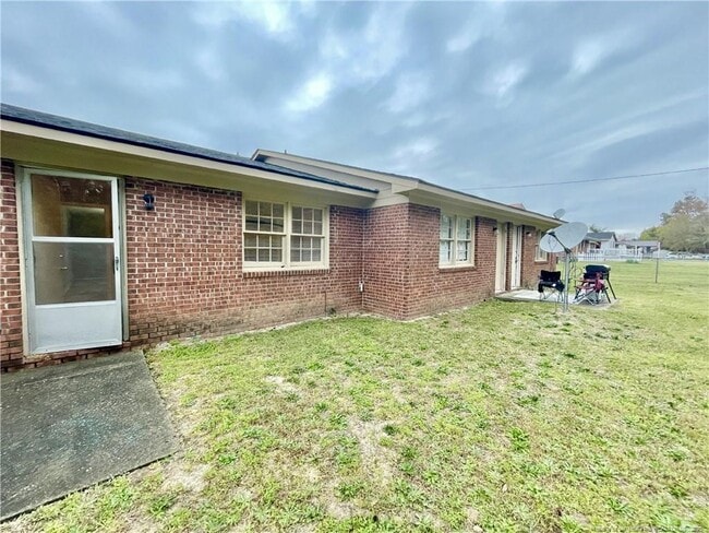 Building Photo - 3241 Willard Dr