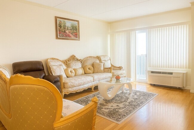 Building Photo - 200 Cove Way