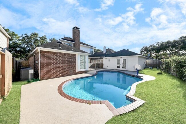 Building Photo - 623 Airybrook Ln