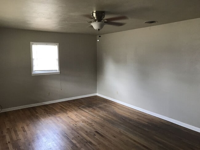 Building Photo - Pre Leasing for fall 2026! 3/2 in Medical District!