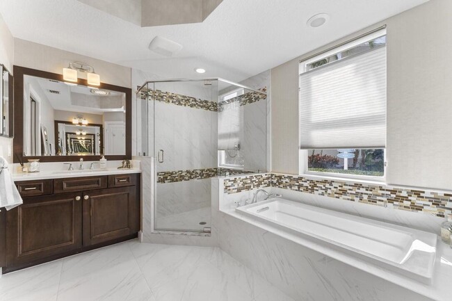 Building Photo - 315 Bay Colony Dr N