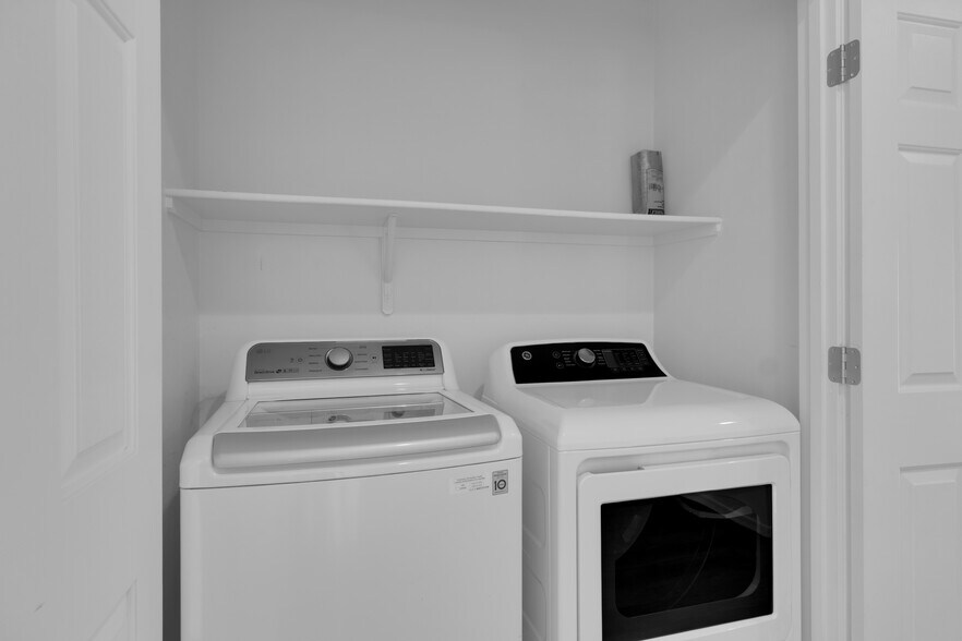 Building Photo - 4154 N Thurston Ln