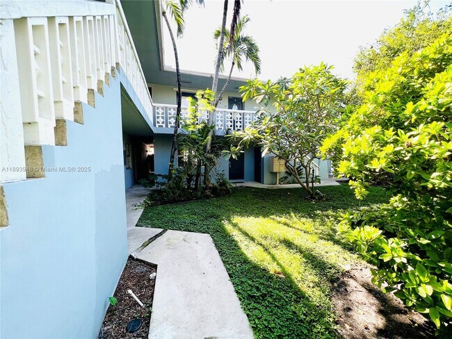 Building Photo - 400 SE 31st St