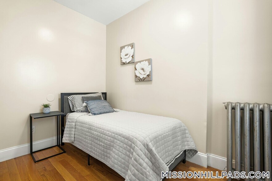 Primary Photo - 252 Warren St