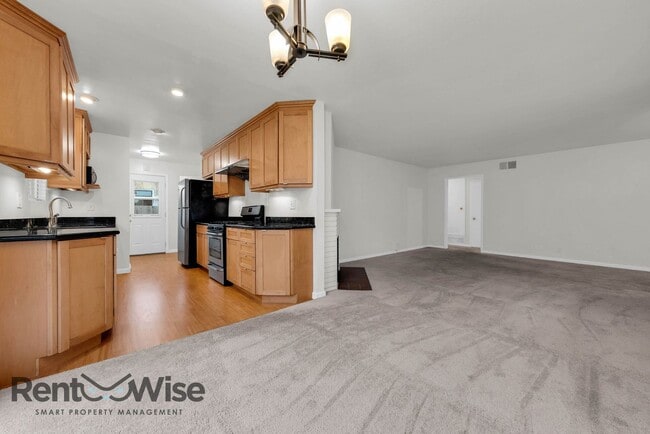 Building Photo - 2406 Kehoe Ave