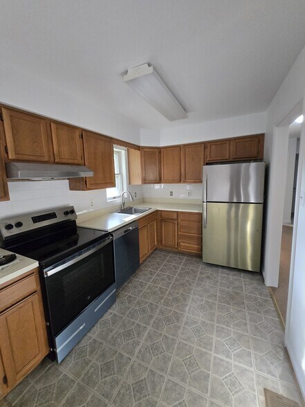 Building Photo - 5801 Harrison Ave