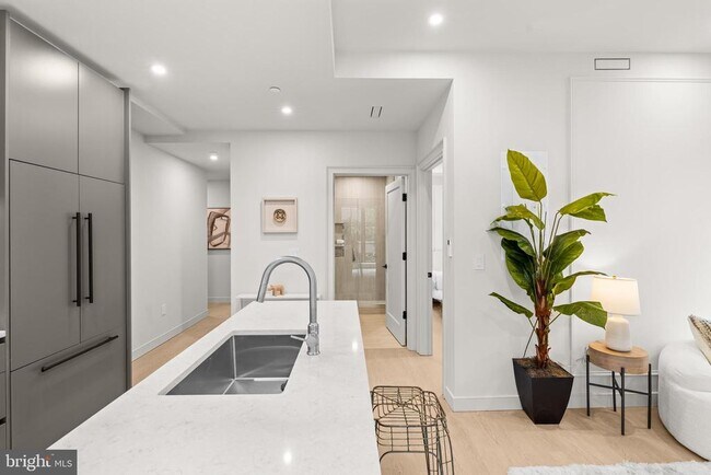 Building Photo - 2121 Ward Pl NW