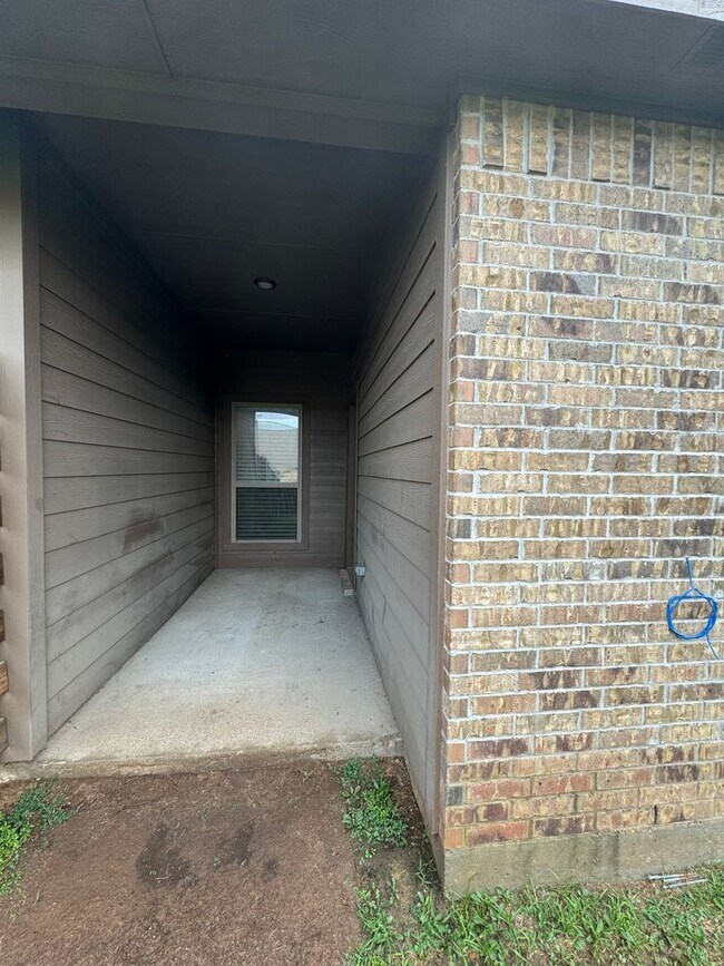 Building Photo - 2/2 NO WATER BILL - LAWN INCLUDED!! BROCK ISD