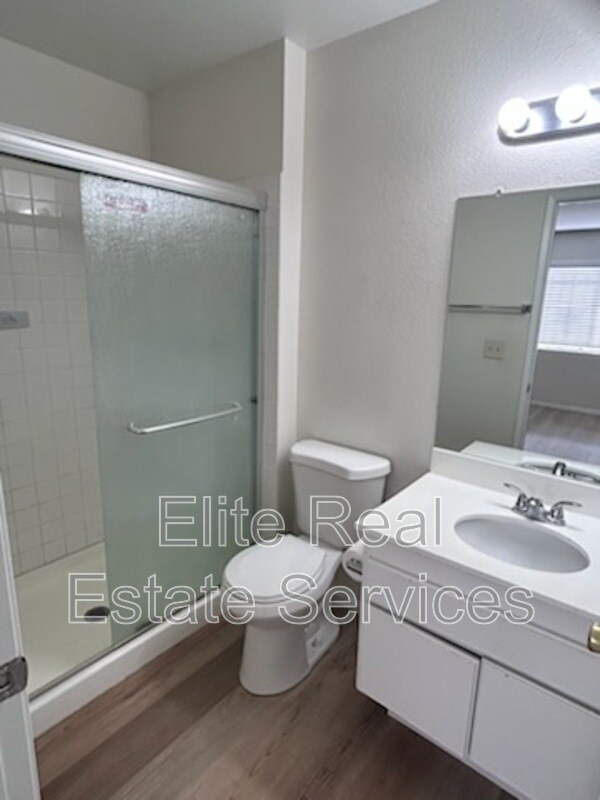 Building Photo - 3110 Manos Dr