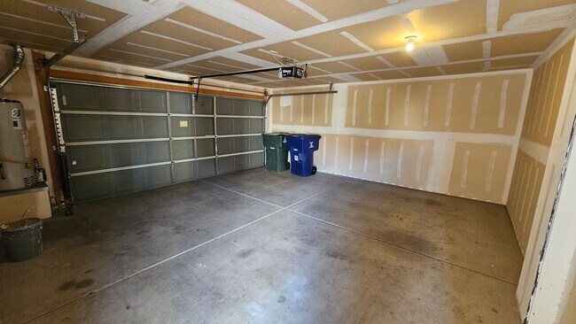 Building Photo - Beautiful 3 Bed 2 Bath Riverhaven - 2 story home!