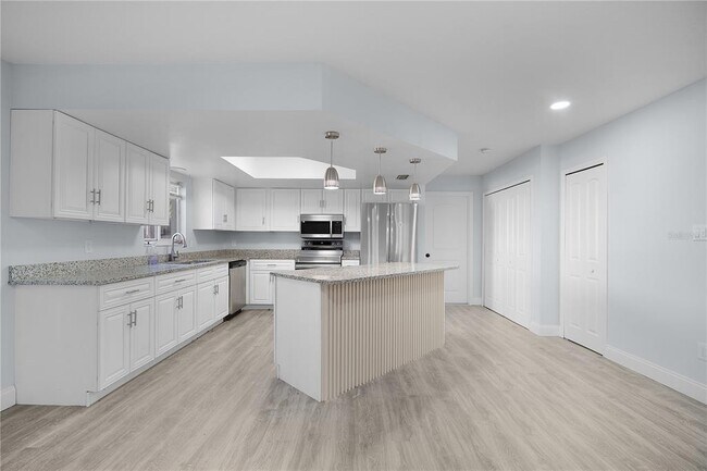 Building Photo - 600 Everett St