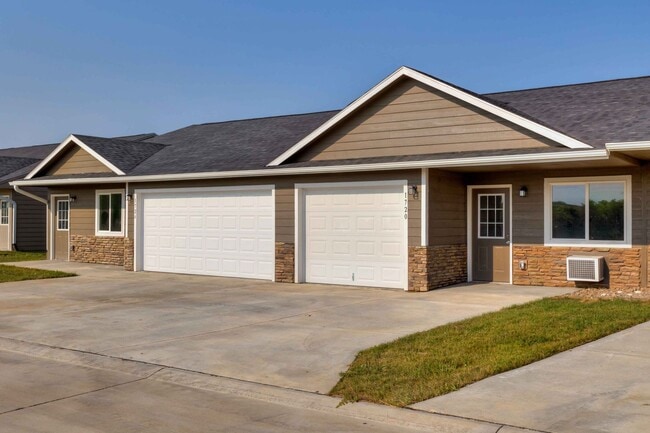 Building Photo - 2 Bedroom, Single-story Townhomes for rent...