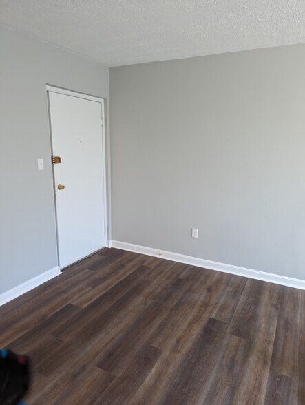 Living room/Foyer - 3831 Hamilton Street