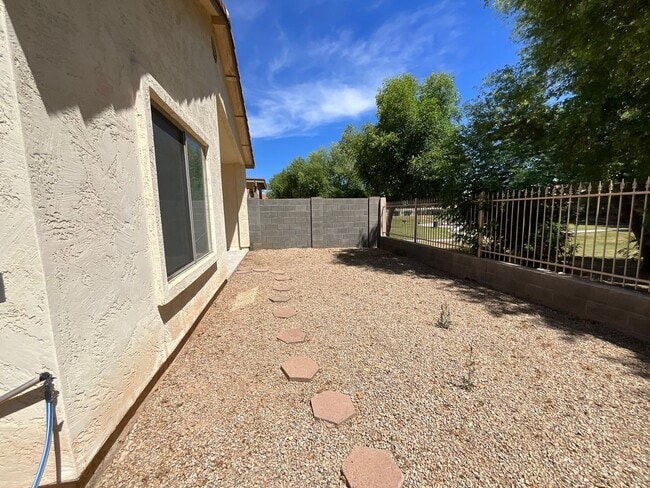 Building Photo - 951 S Tucana Ln