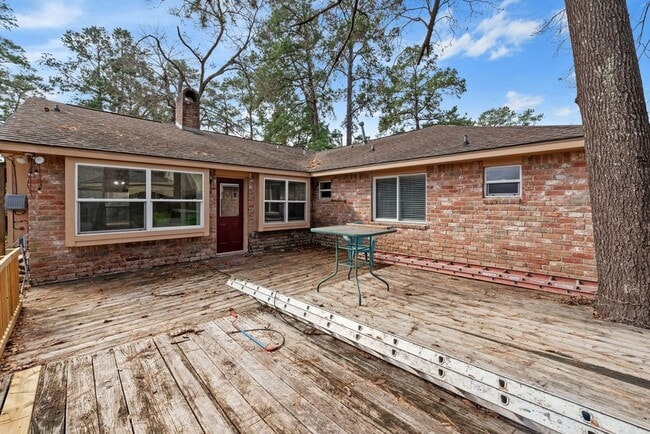 Building Photo - 9622 Birsay St