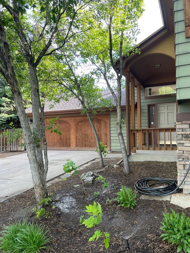 Primary Photo - 5 Bedroom Single Family Home in Fort Collins