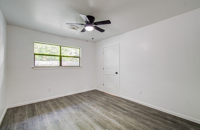 Building Photo - 816 Glen Hollow Dr