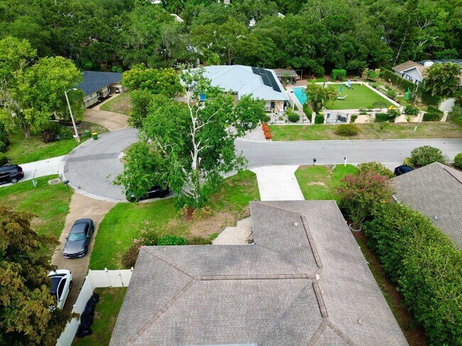 Building Photo - 423 Whispering Oaks Ct