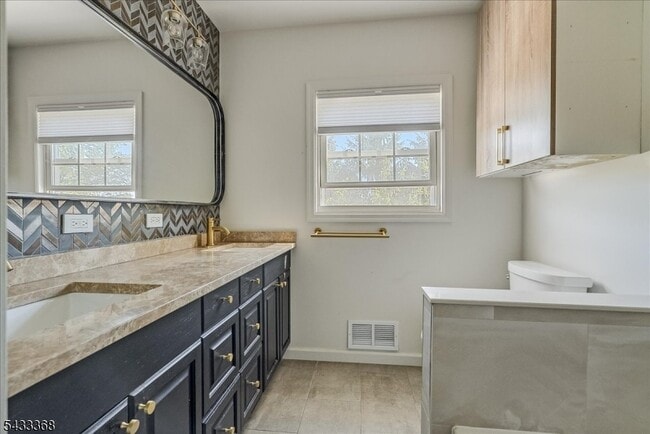 Building Photo - 32 Brantwood Pl