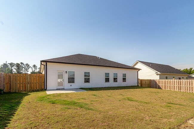 Building Photo - Like New, 4/2, Ranch Home In Grovetown!
