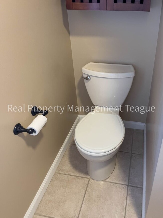 Building Photo - Beautiful Single Family Home