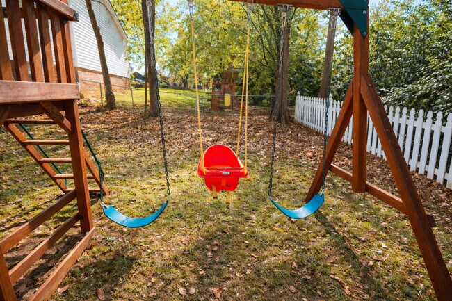 Building Photo - 7601 Bedfordshire Dr