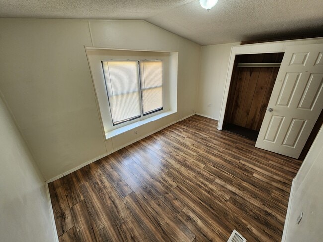 Building Photo - 10916 County Rd 1515