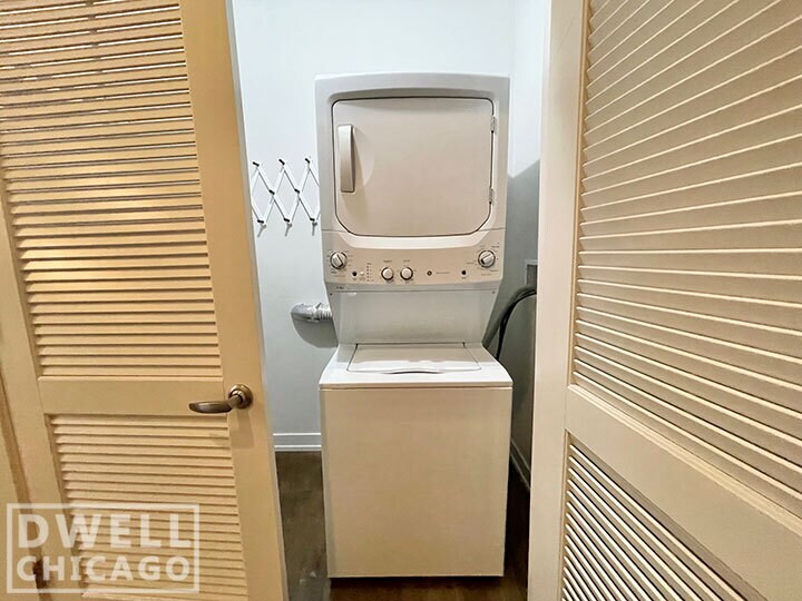 Building Photo - 152 W Huron St