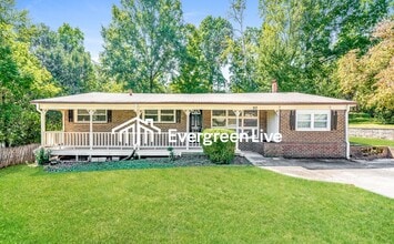 Building Photo - 913 27th Ave NE