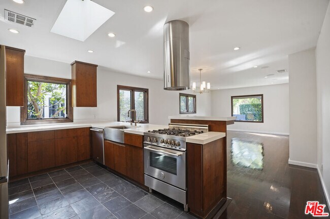 Building Photo - 458 N La Jolla Ave