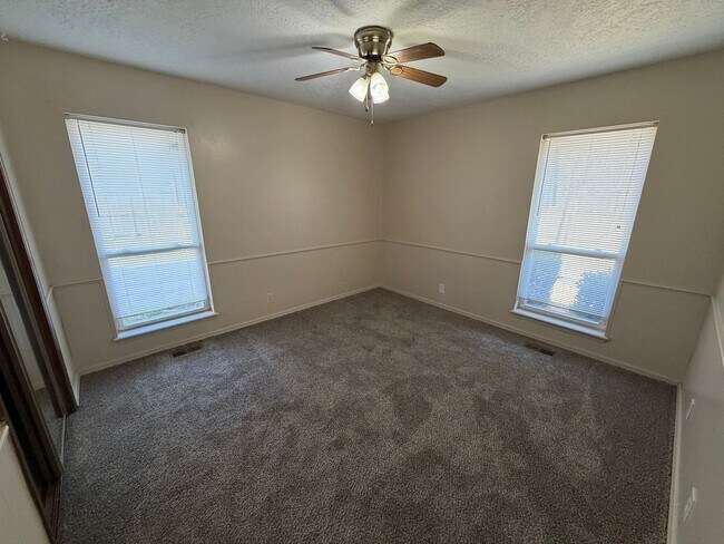 Building Photo - Beautiful 3bed/2.5bath Updated Westside Norman Home Available for Rent!