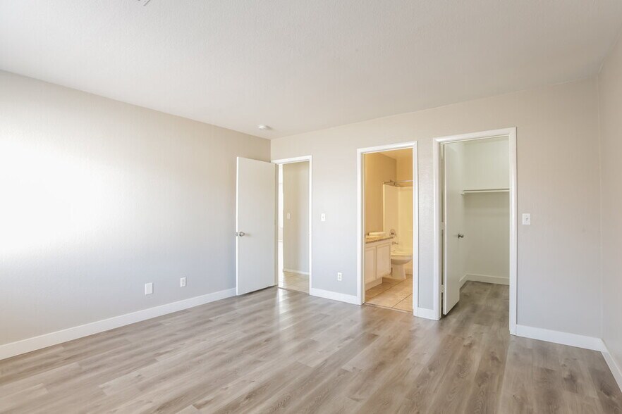 Building Photo - 1024 Sky Forest Dr