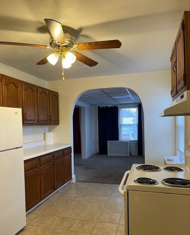 Building Photo - 3300 E Main St