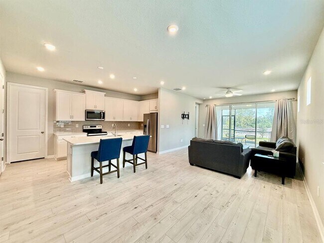 Building Photo - 6044 Timberdale Ave