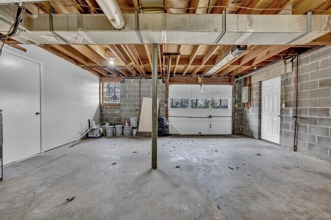 Building Photo - 5568 Spanish Trce