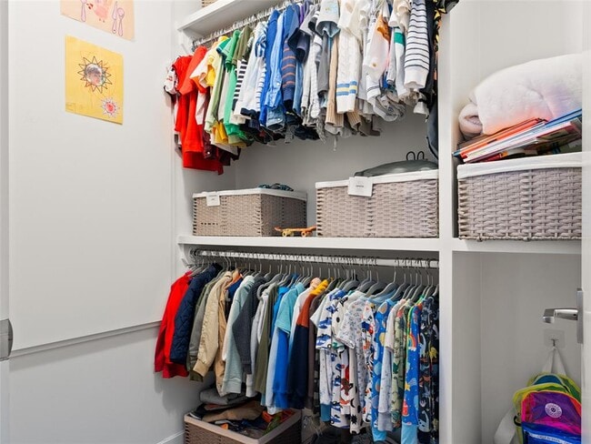 Building Photo - 2210 Westlake Dr