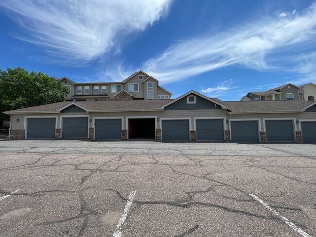 Building Photo - An Inviting Lifestyle!