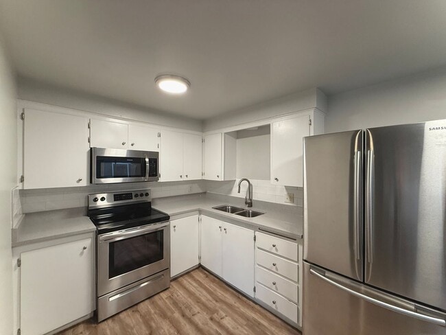 Building Photo - 1 Bedroom Apartment Available February 1st