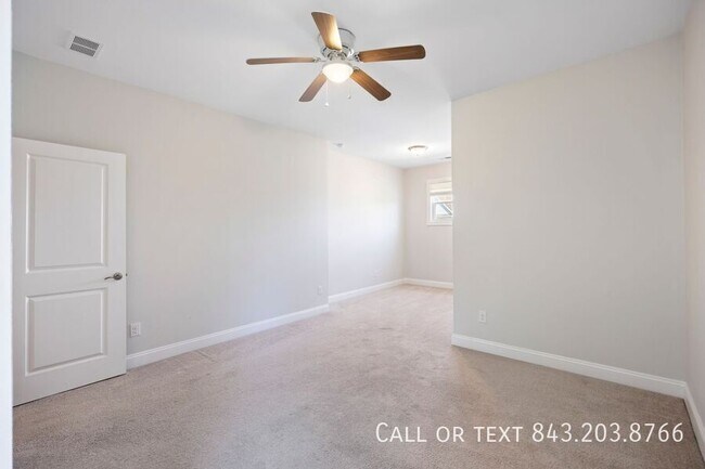 Building Photo - 2219 Midden Dr