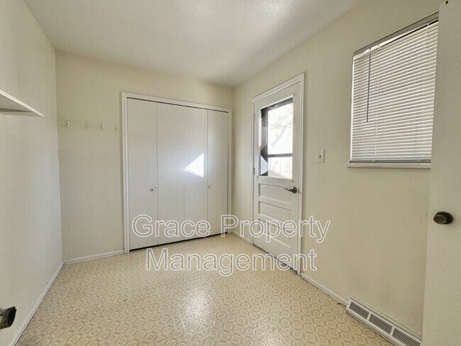 Building Photo - 5728 S Kenton St