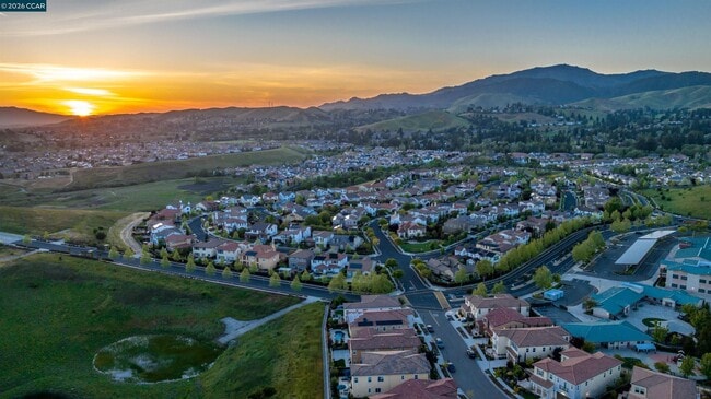 Building Photo - 2004 Drysdale St