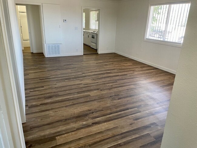 Building Photo - 397 N 15th St